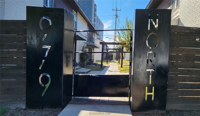 Building Photo - 507 Boyett St