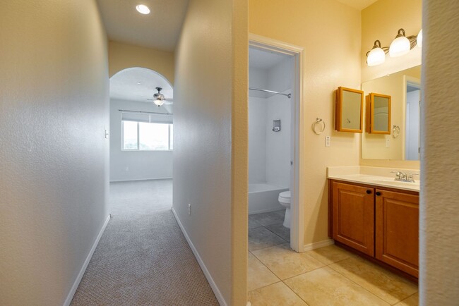 Building Photo - 2 Story 3 Bedroom Townhome Available Now f...