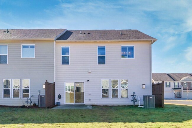 Building Photo - 2615 Quarterdeck Dr
