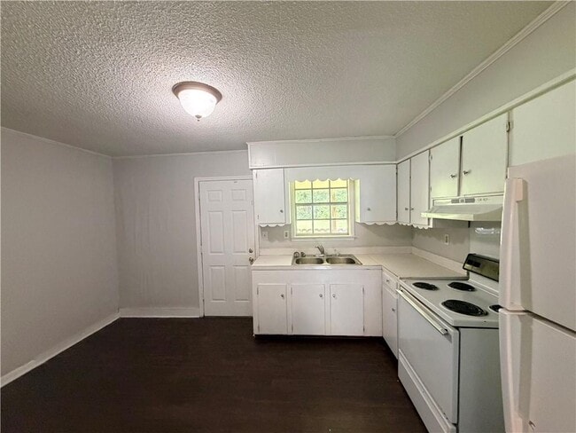Building Photo - 3760 Alta Vista Dr