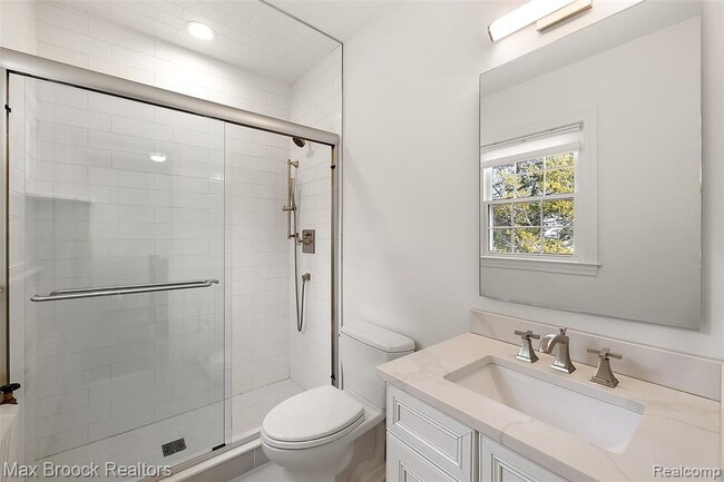 Building Photo - 1200 Orchard Ridge Rd