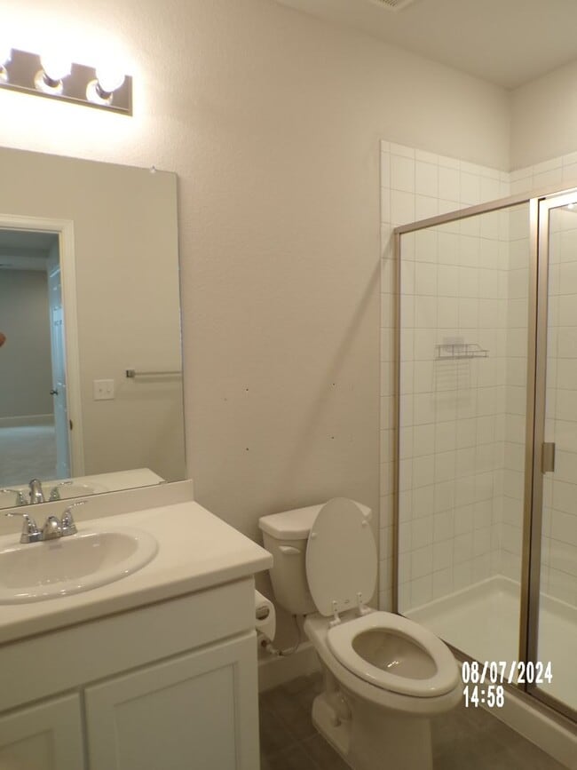 Building Photo - 979 Oleander St