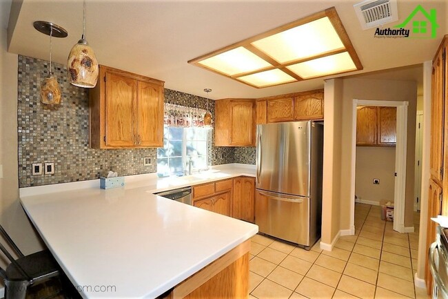 Building Photo - 1708 Gold Hills Dr