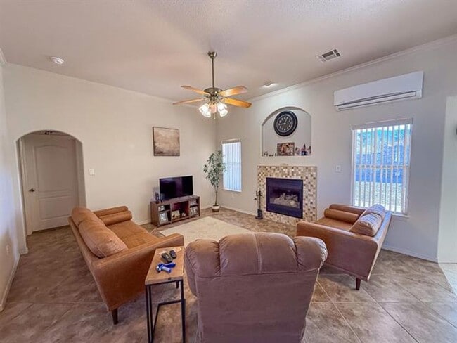 Building Photo - 2409 Saguaro Loop