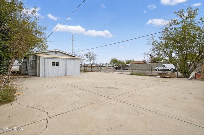 Building Photo - 1410 S 24th Ave