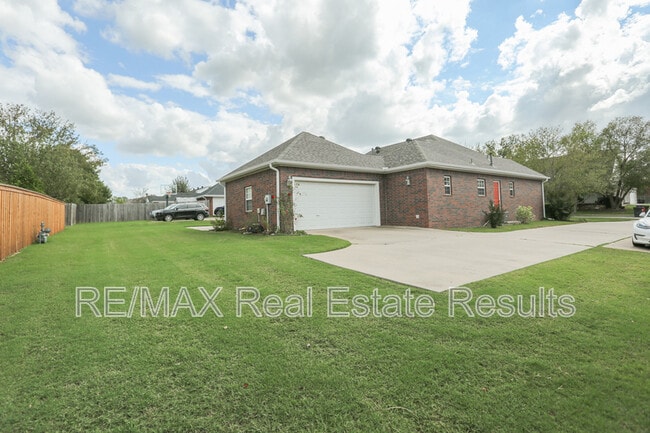 Building Photo - 6454 Norman Ave