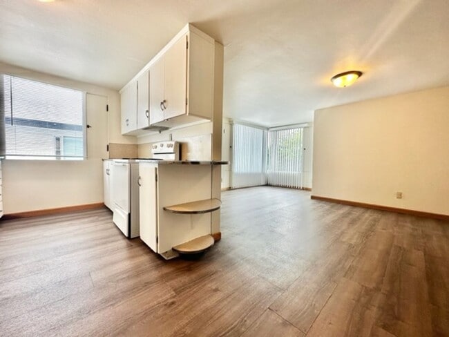 Building Photo - 503 S Main St