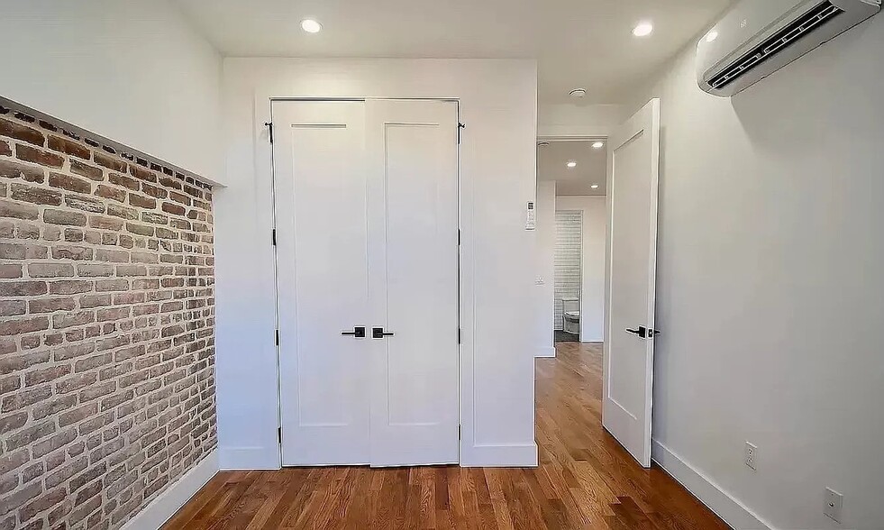 Building Photo - 309 Weirfield St