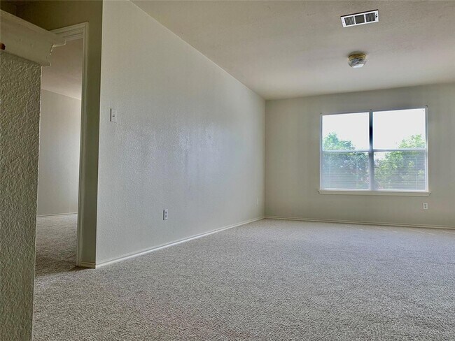 Building Photo - 18708 Dry Pond Dr