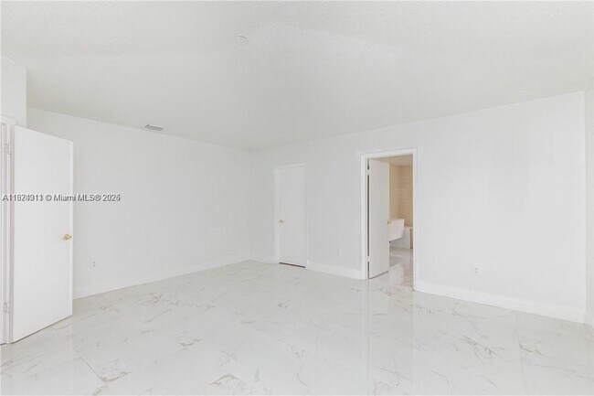 Building Photo - 18420 SW 77th Ct