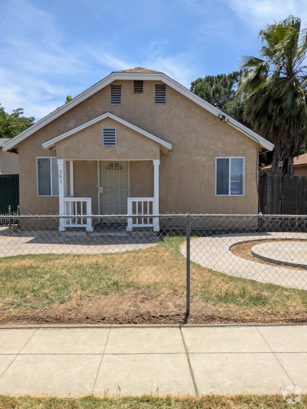 Building Photo - 383 W Spruce Ave