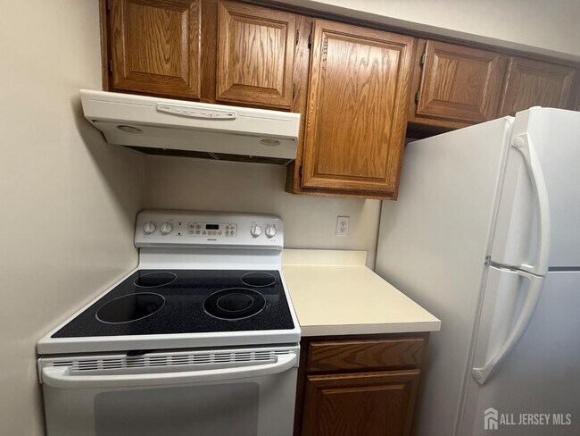 Building Photo - 1908 Ravens Crest Dr