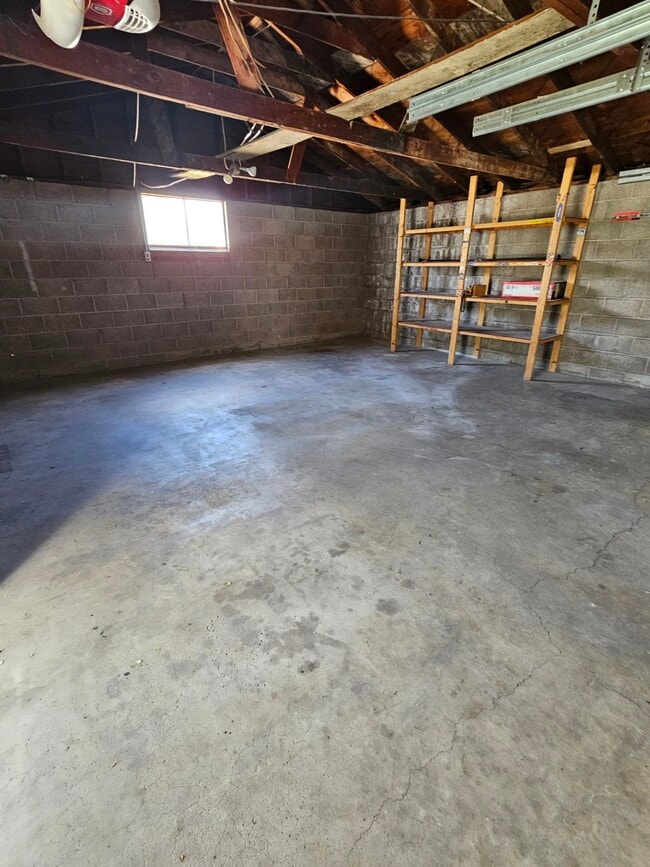 Building Photo - 7409 Maple St