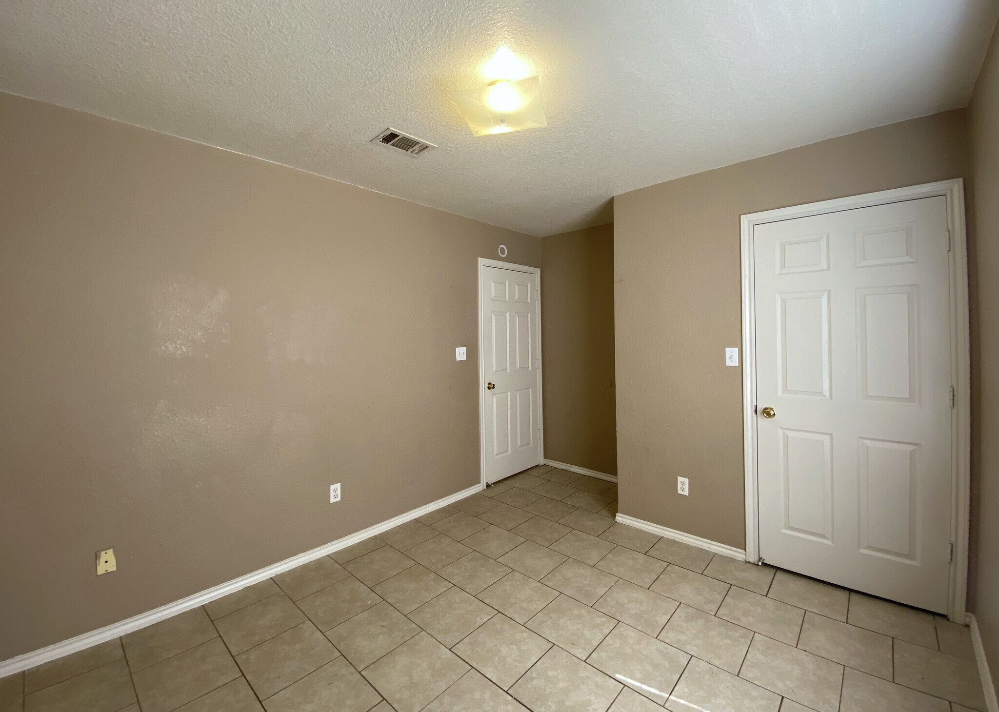 Building Photo - 2801 Cantabrian Dr