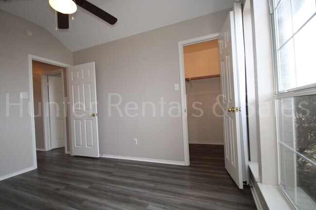 Building Photo - Close to Schools off of Chantz Drive!