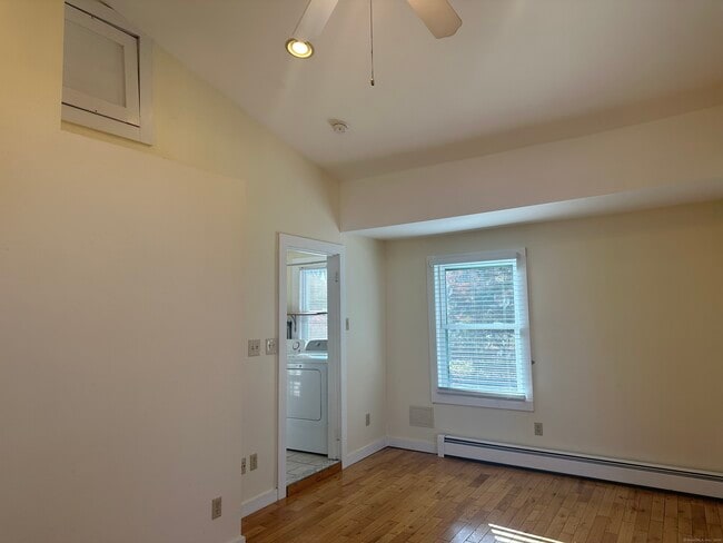 Building Photo - 708 Racebrook Rd