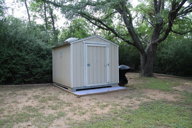 Building Photo - Cozy 2-Bedroom Home for Lease