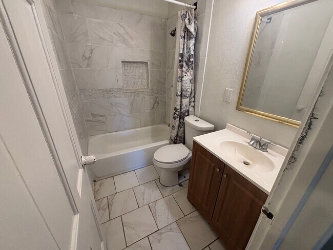 Building Photo - Tulsa Single Family Home for Rent 3 beds 2 bath