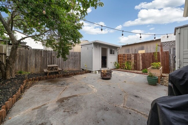 Building Photo - Charming Home In NE Richmond!