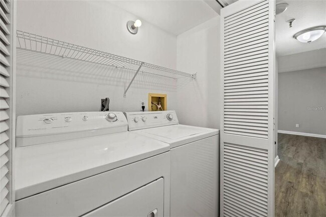 Building Photo - 5950 Pelican Bay Plaza S