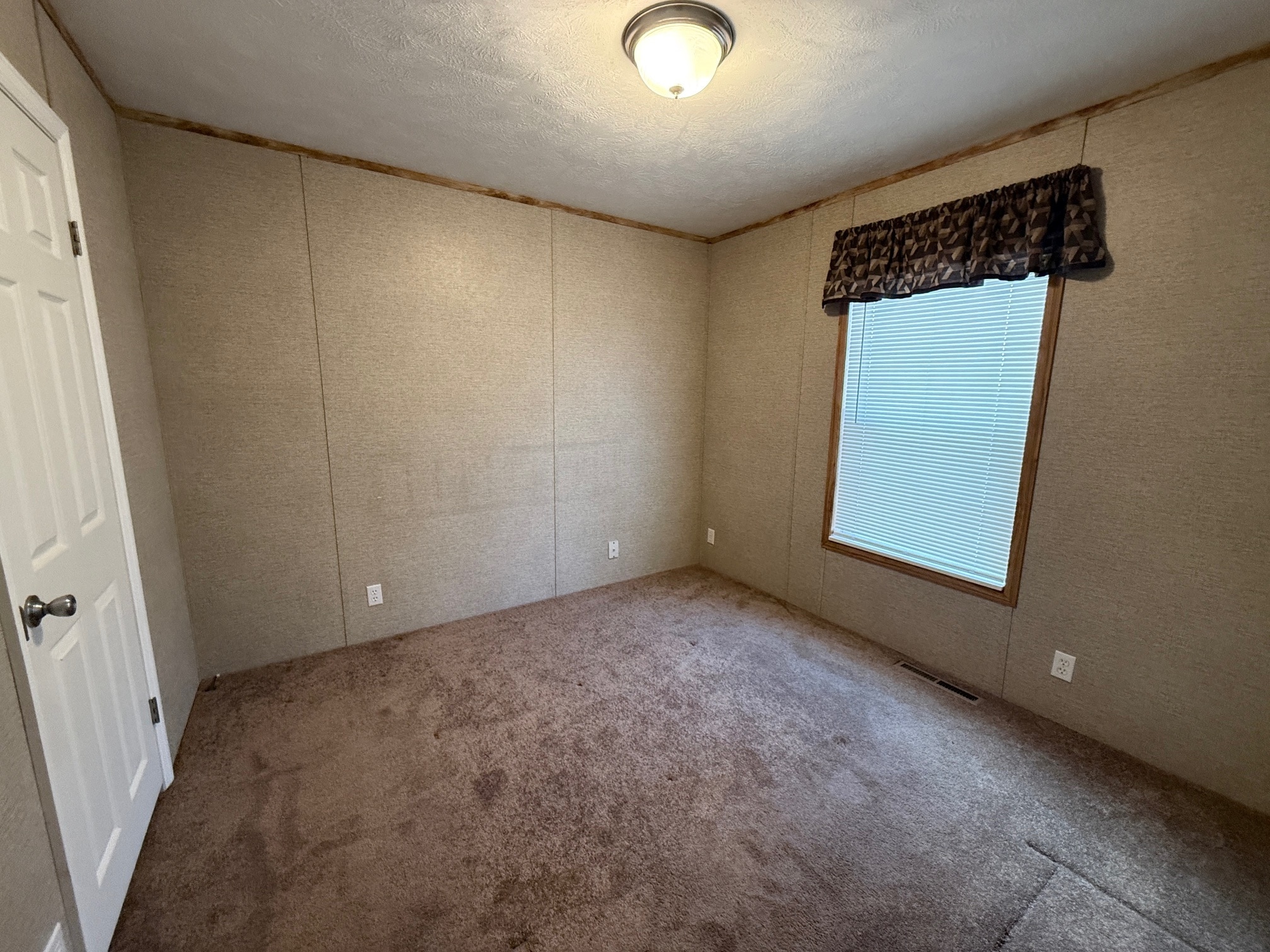 Building Photo - 13 Main St