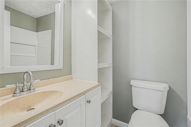 Building Photo - 2805 NE Expy NE