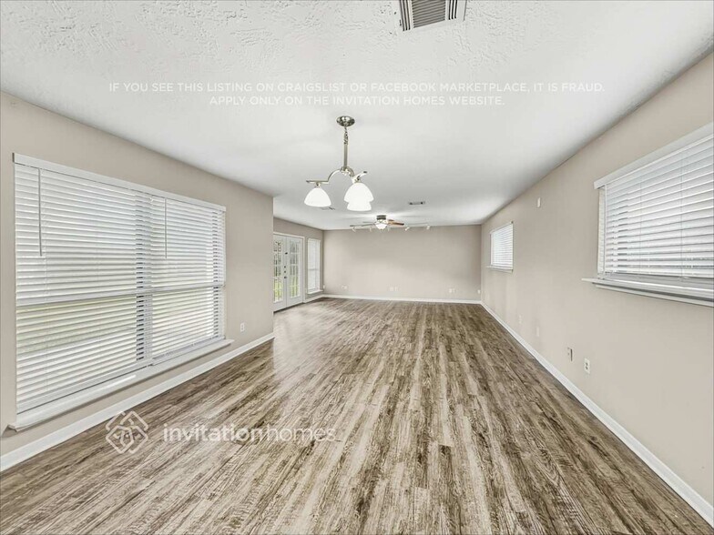 Building Photo - 1824 Meadow Creek Dr