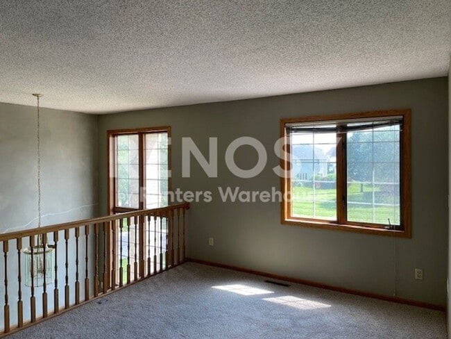 Building Photo - 4800 Sq. Ft. 5 Bedroom 4.5 Bath Home in Woodbury