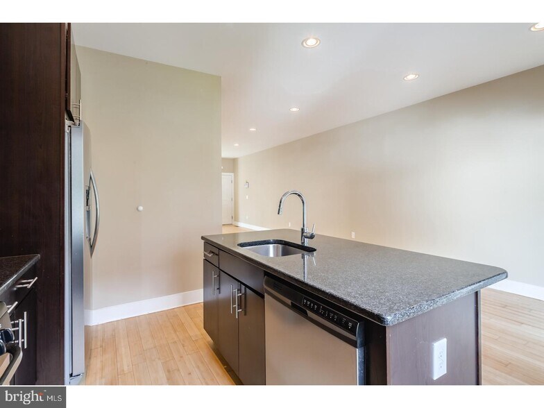 Building Photo - 509 Carpenter St