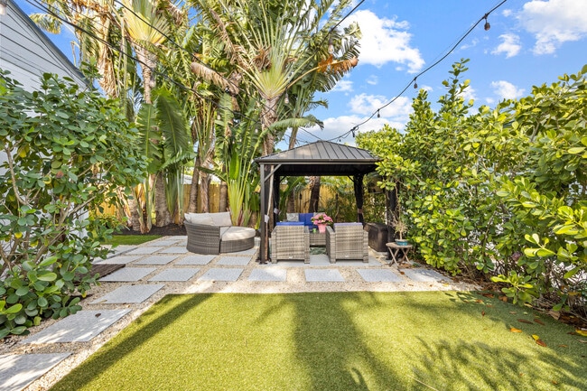 Building Photo - 3201 Poinsettia Ave