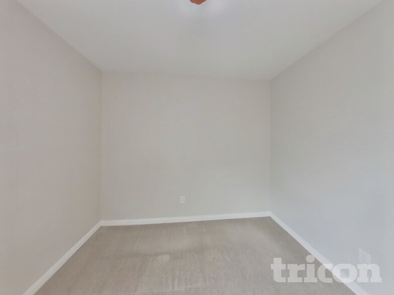 Building Photo - 2705 Lauren Way