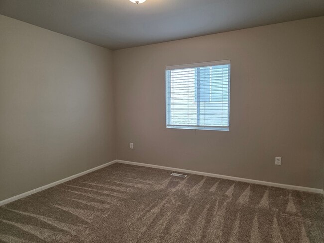 Building Photo - 4 Bedroom Home in Soundview Estates!