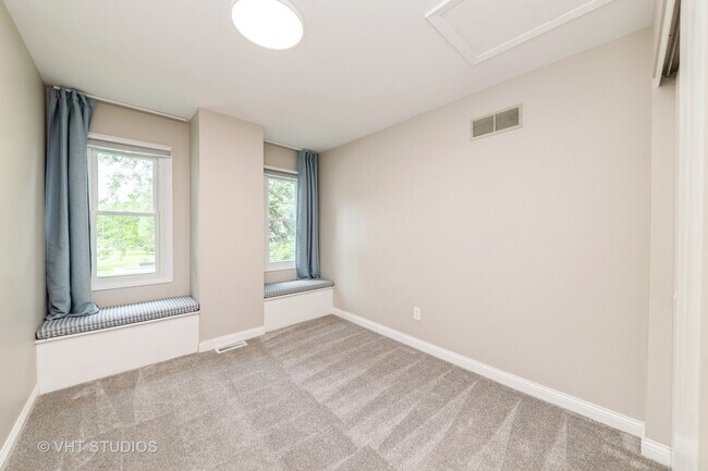 Building Photo - 1716 Paddington Ave