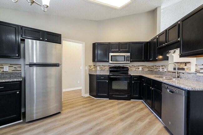 Building Photo - 8405 Rockridge Ct