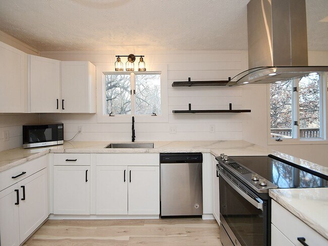 Building Photo - 4640 Washington Ave