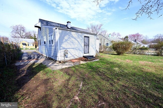 Building Photo - 2610 Lakehurst Ave