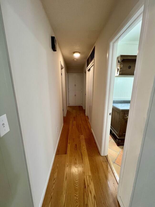 Building Photo - 3 Bedroom Home in Greenwood!