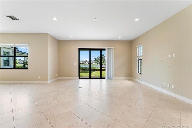 Building Photo - 569 SE Fascino Cir