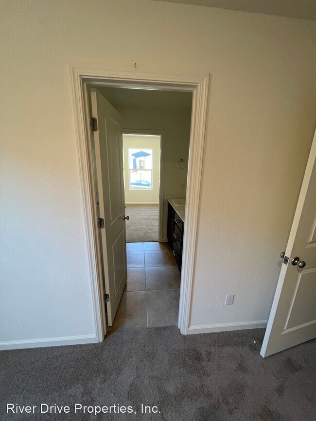 Building Photo - 4 br, 3 bath House - 288 Grand Canyon