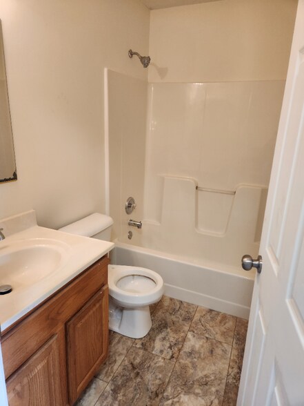 Building Photo - 4949 Catherine Ct