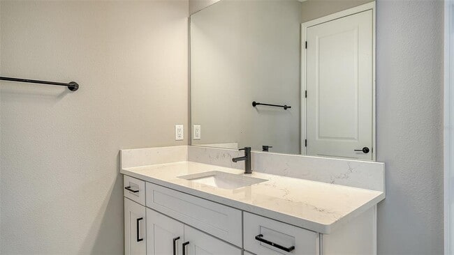 Building Photo - 16905 Sweetwater Village Dr