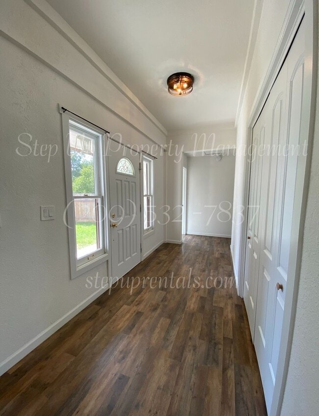 Building Photo - 11240 CA-49