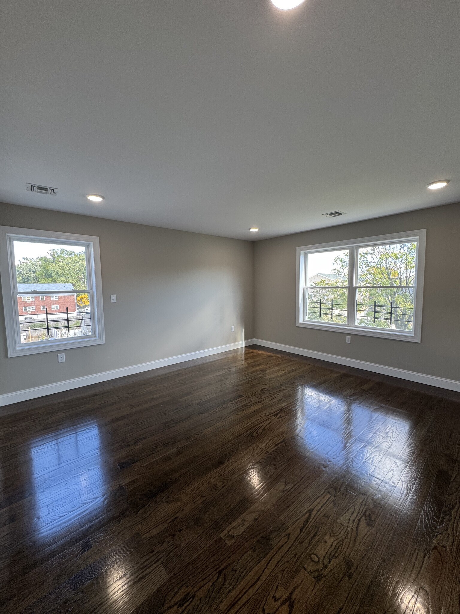 Building Photo - 515 Walnut St