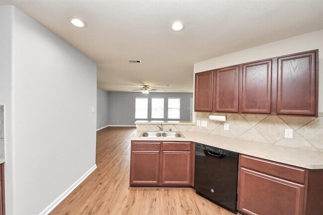 Building Photo - 9914 Swallow Dr