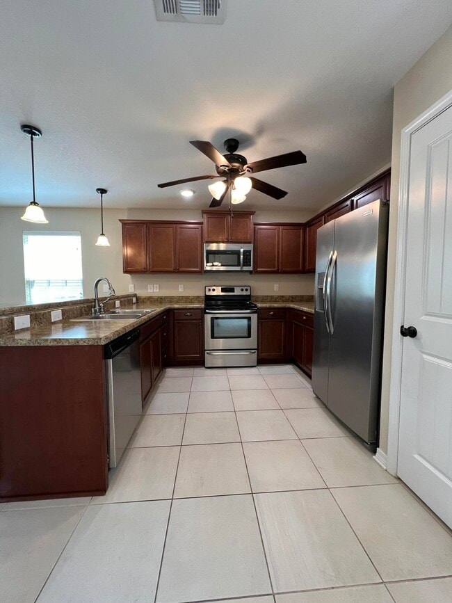 Building Photo - 489 Eisenhower Dr