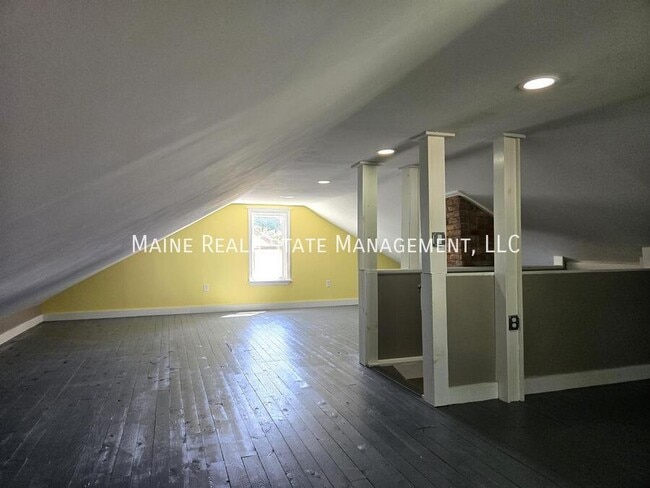 Building Photo - 885 Minot Ave