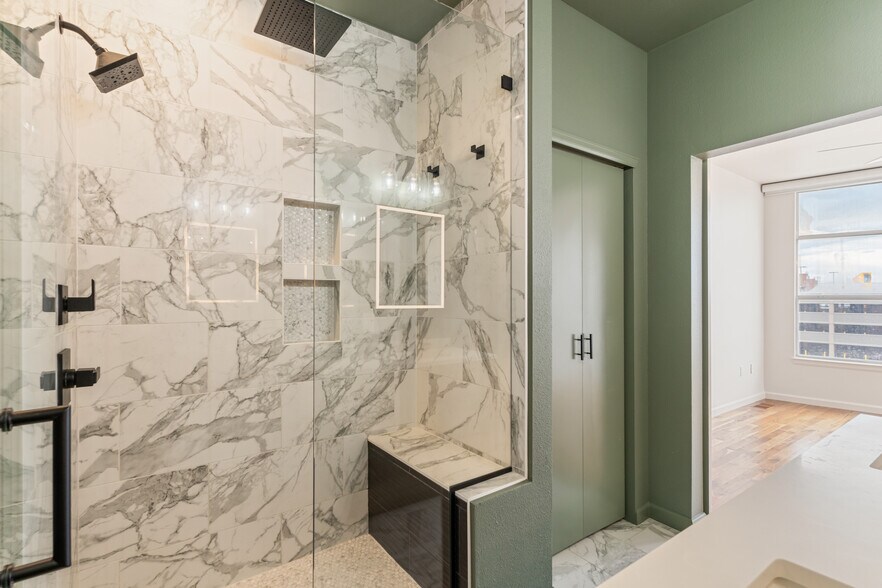 primary bath - 2680 Blake St