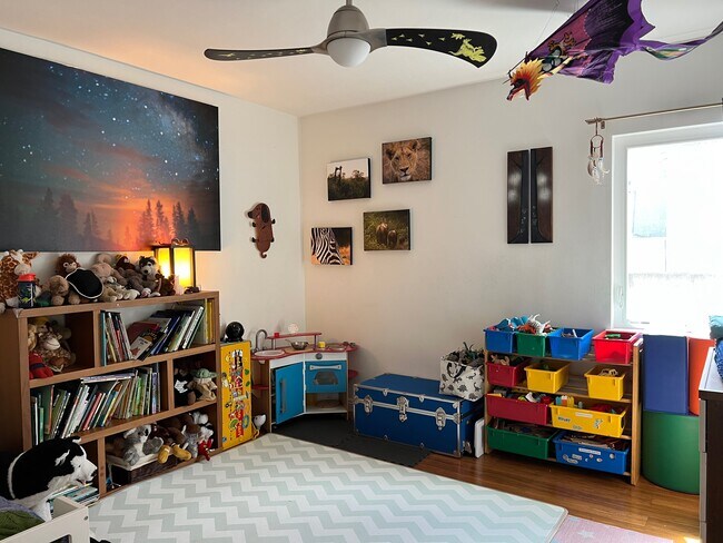 Building Photo - 310 Newland St