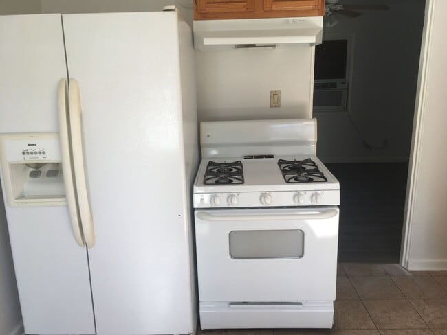 Building Photo - 2 Bedroom, 1 Bathroom Roseville Cottage for Lease.