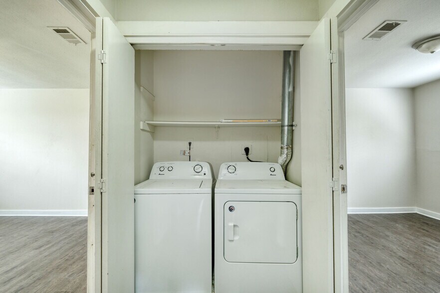 Building Photo - 6407 Auburn Dr